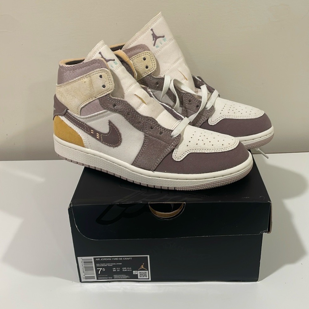 Brand new Jordan 1 Mid 7.5 Men